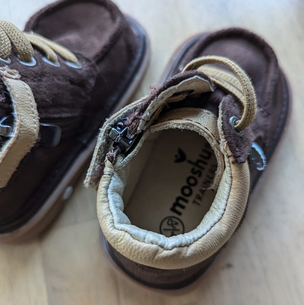 Mooshu Trainers Toddler Squeaky Shoes -‎ Bailey
